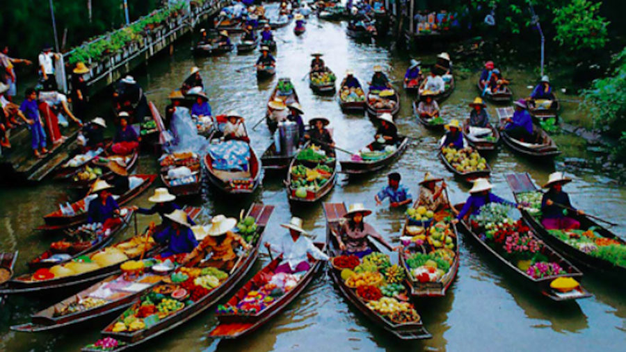 Explore the Damnoen Saduak Floating Market