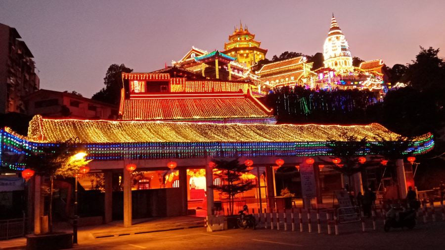 Tour the Kek Lok Si temple