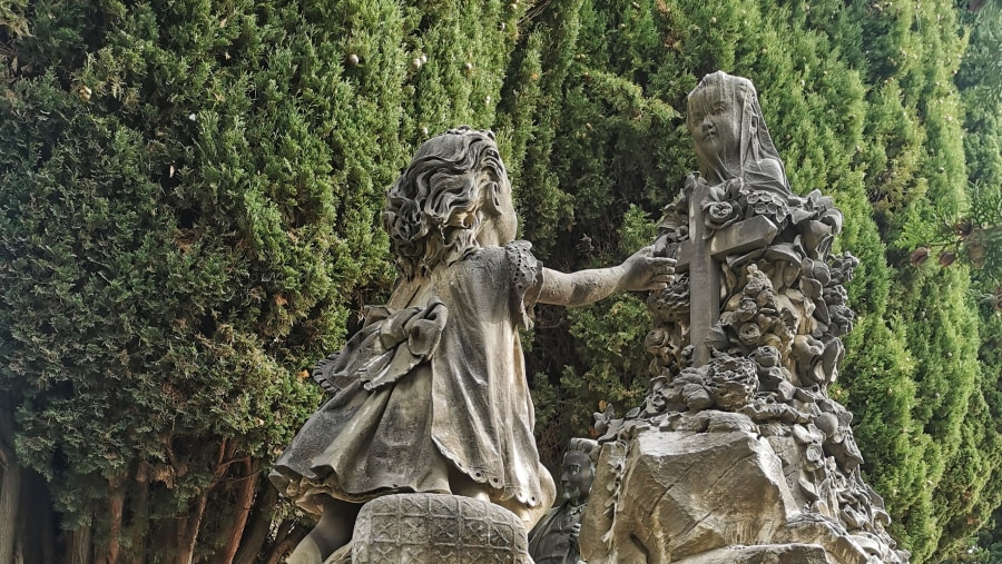 Tomb of two young sisters at the Porte Sante Cemetery