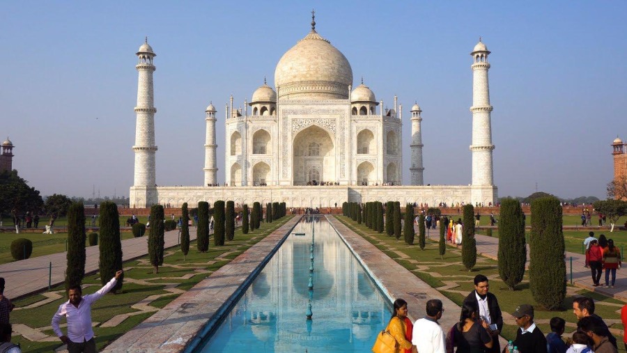 Admire the Taj Mahal, Agra, India