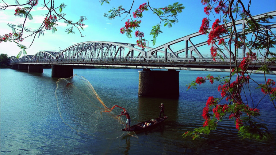 Truong Tien Bridge