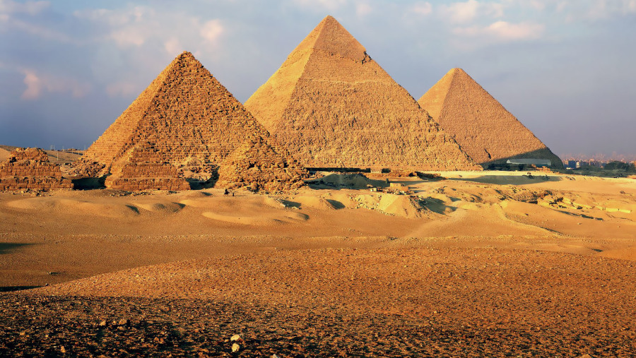 Explore Pyramids of Giza