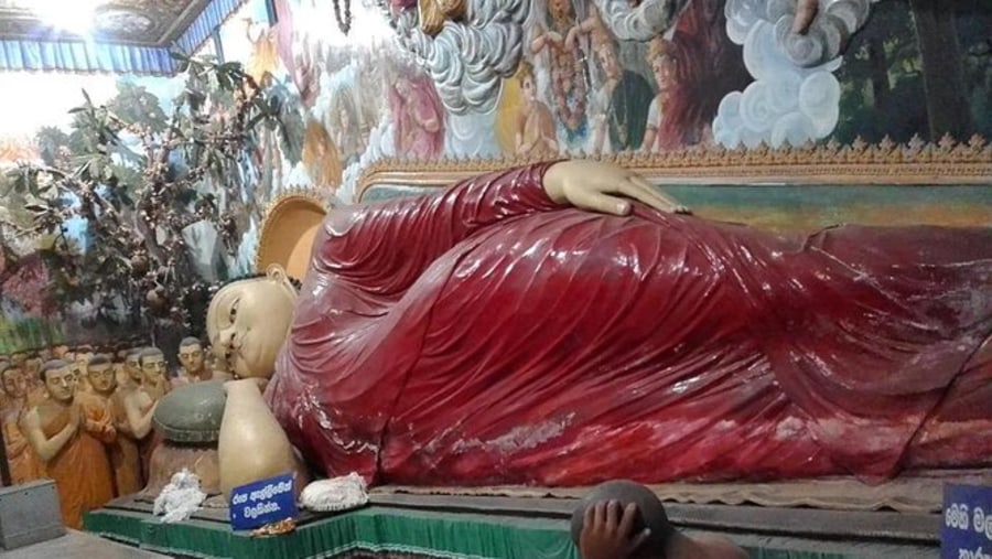 Visit the Buddha statue