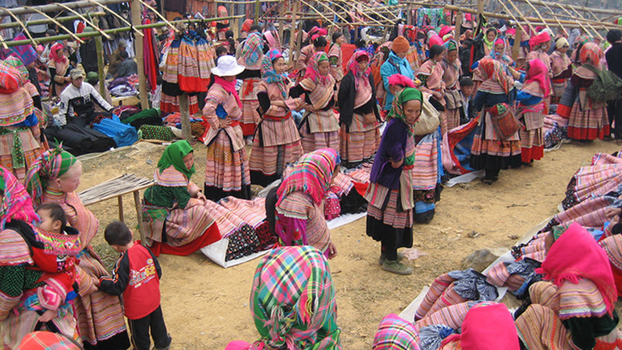 Lung Khau Nhin Market