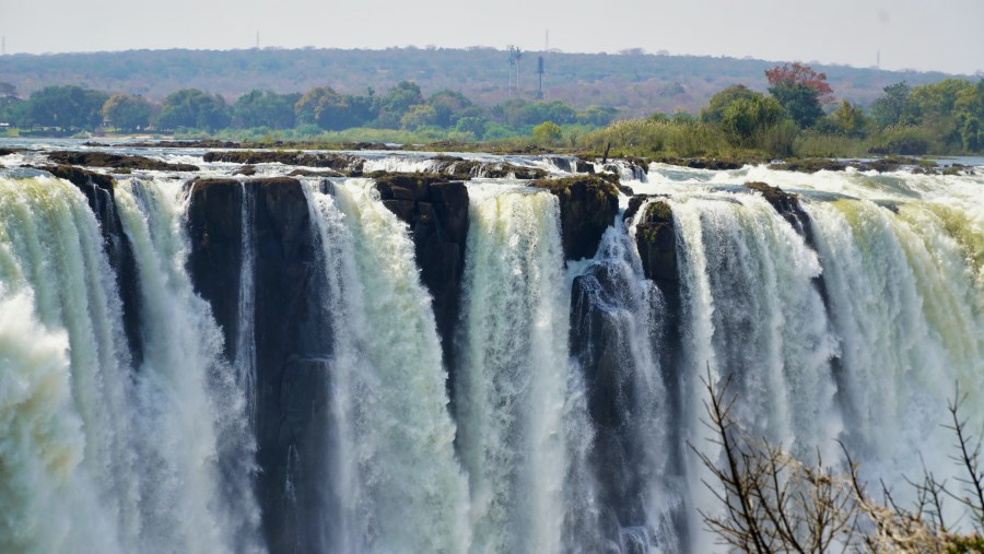 See the beautiful Victoria falls of Zimbabwe