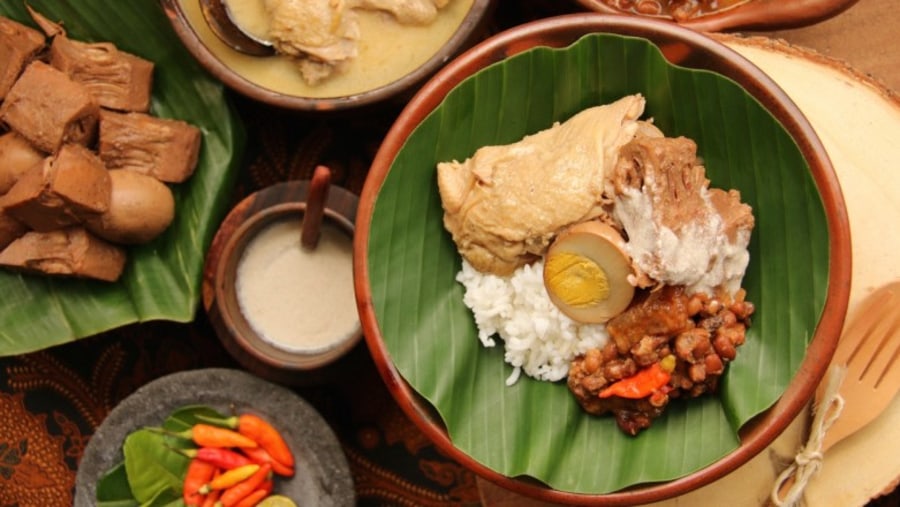 Taste traditional Indonesian food in Yogyakarta