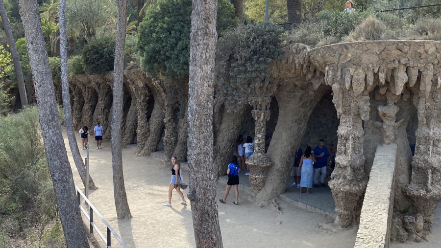 Travellers in Park Güell