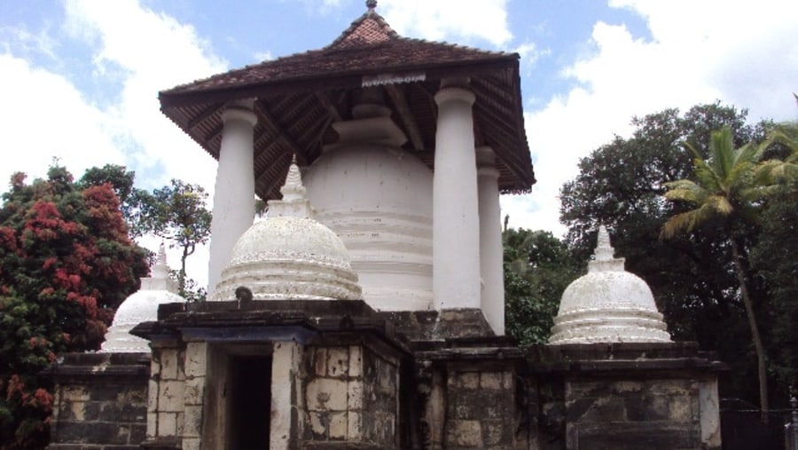 Gadaladeniya Temple