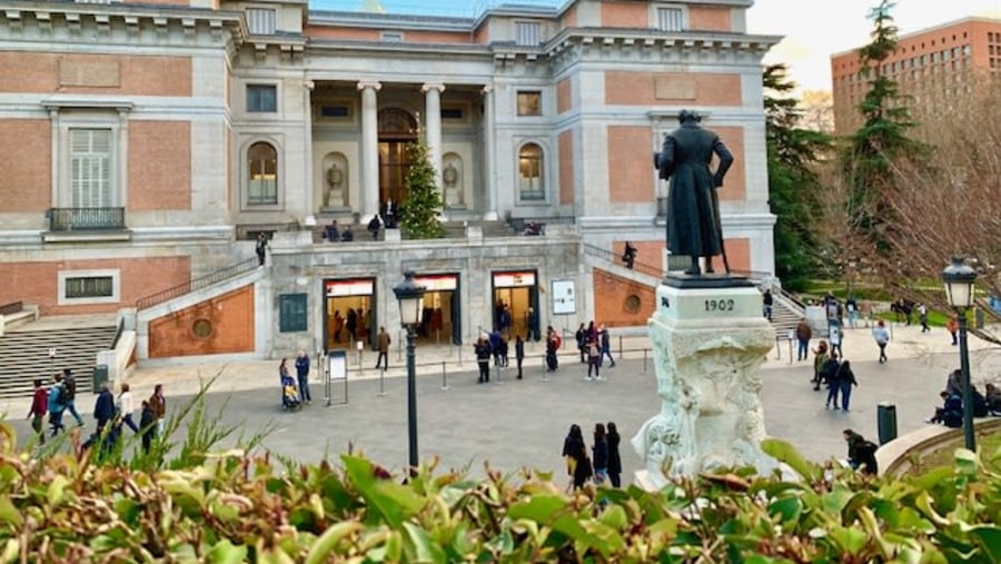 Goya's Statue Meeting Point