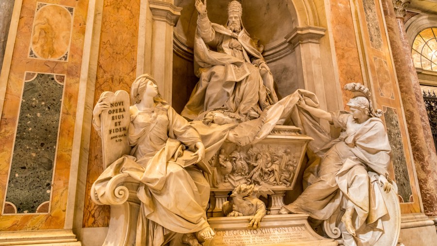 Statue commemorating Pope Gregorio XIII