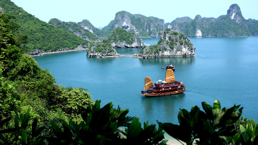 Bai Tu Long Bay