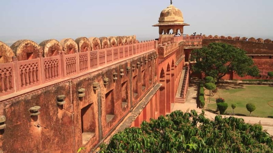 Make your way to the Agra Fort