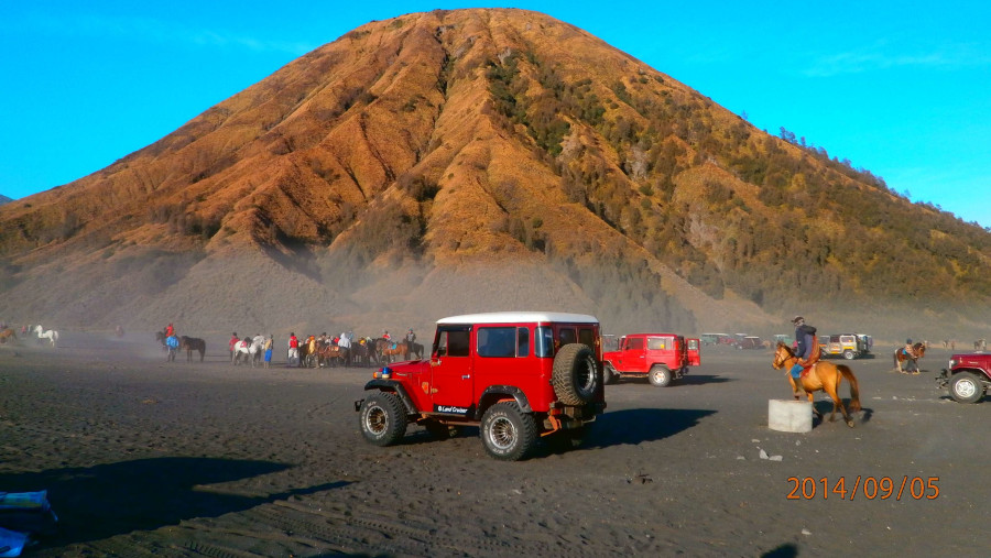 Batok Mountain, Bromo