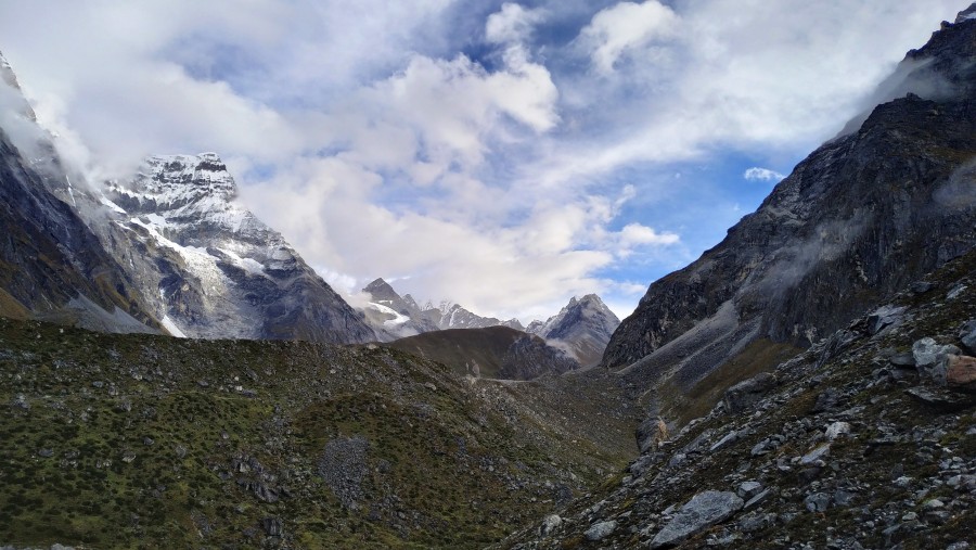 On the way to Tsho Rolpa Glacial Lake