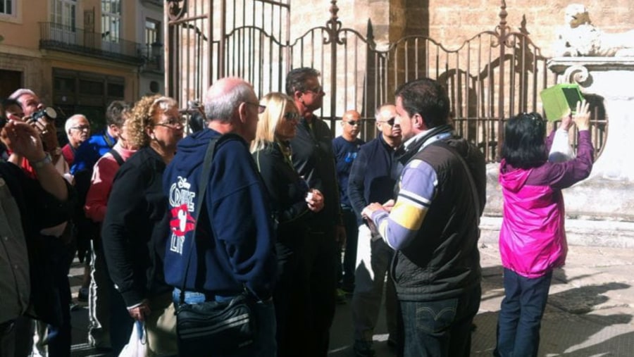 Explaining the main gate of the Cathedral