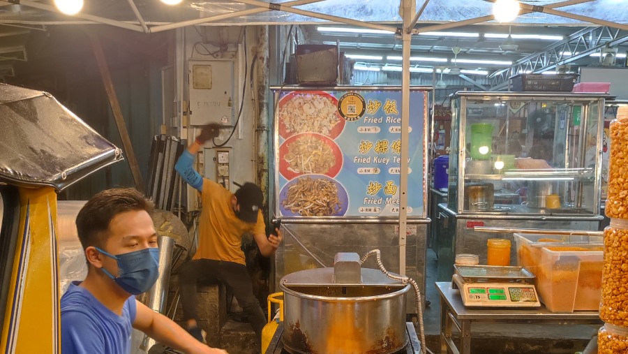 Street popcorn cooking!