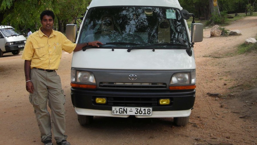 Srilankatourdriver's Van