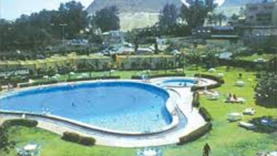 pyramids park - resort . with the great pyramids view