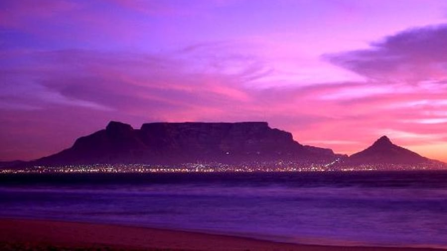 SUNSET VIEW OF TABLE MOUNTAIN