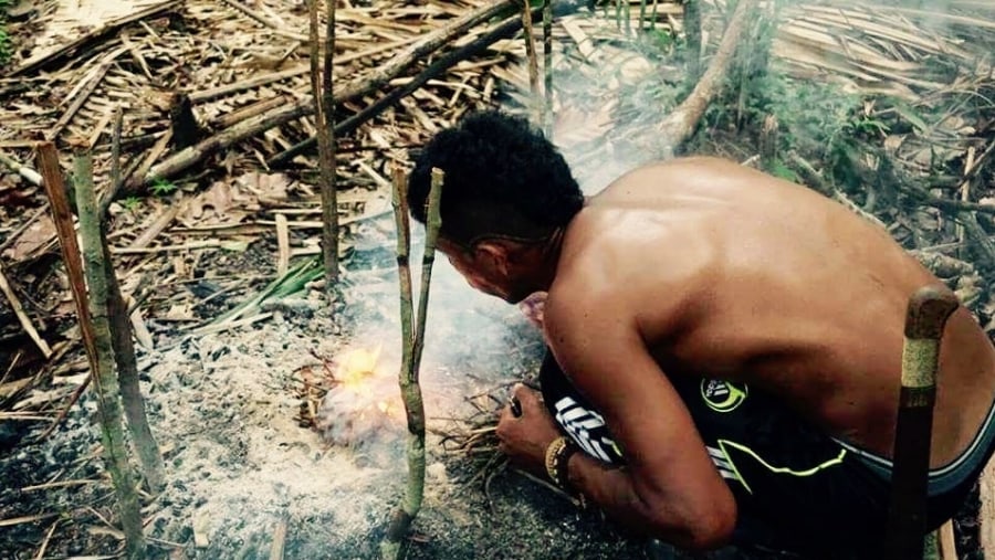 Josuel Crosa making a fire