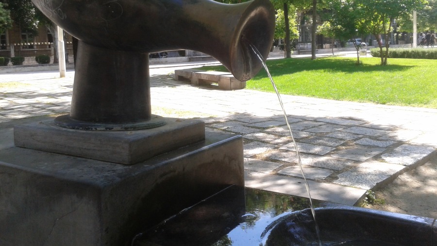 every city fountain has clean drinking water