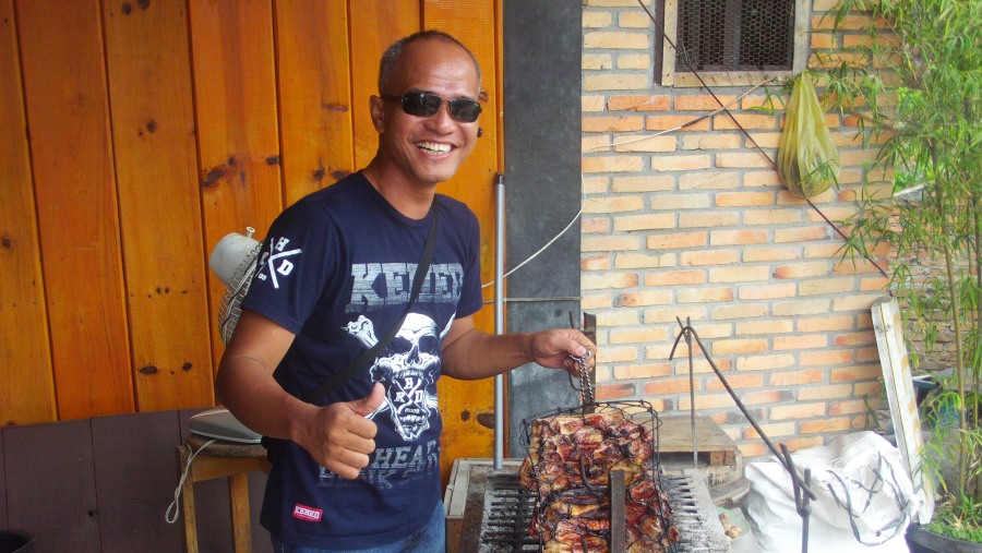 Roasted pork in tuk tuk - samosir island