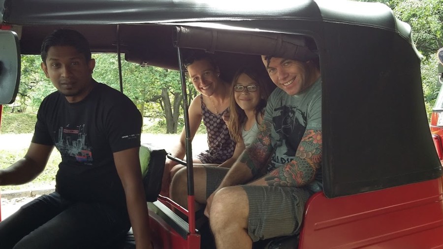 Dutch group tour, went on tuk tuks experience 