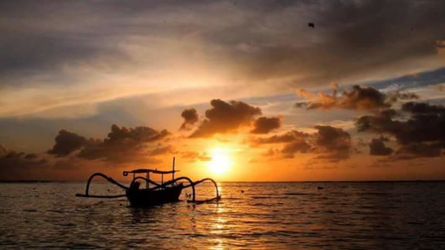 Sunrise in Lovina Beach 