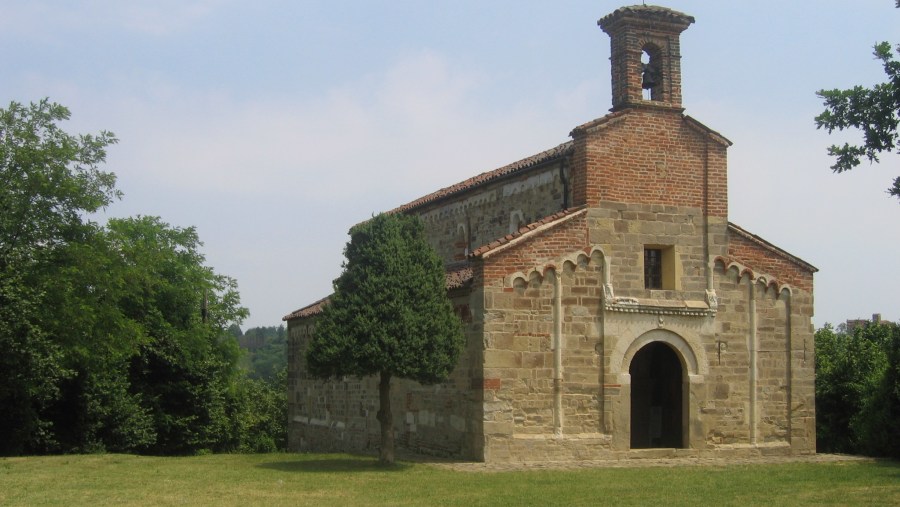 Piemont,Monferrato,Asti,romanesque churches, MIddle Ages, culture, architecture, wine, hills, vineyards