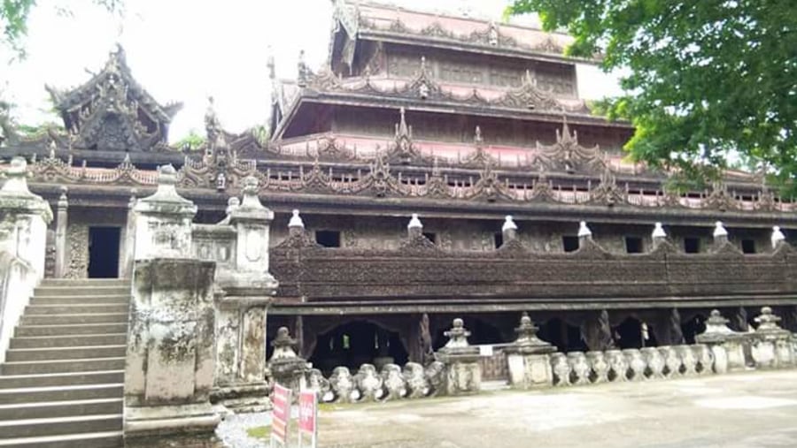 Shwe Kyaung Monas