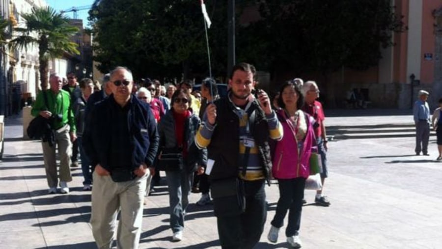 Official tour Guide in Plaza la Virgen