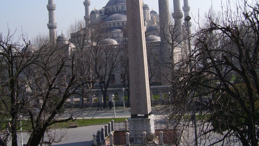 The ancient Hipodrom and the Blue Mosque