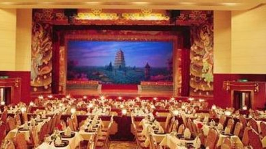 Theatrical style restaurant