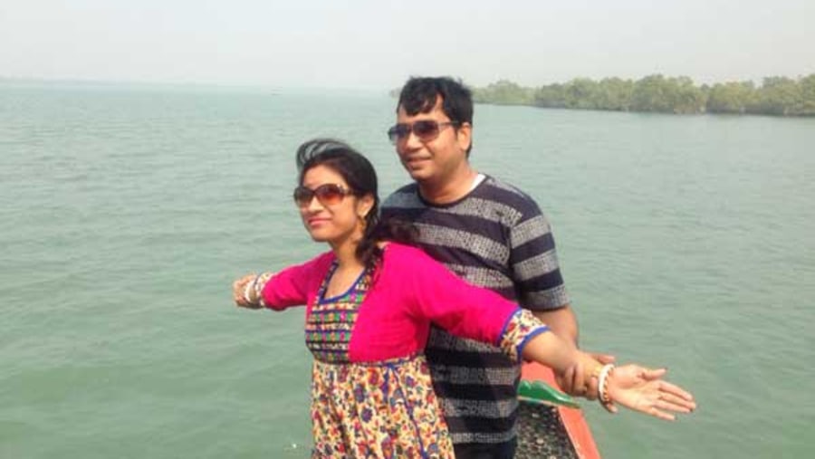 tourists are enjoying sundarban tour from kolkata