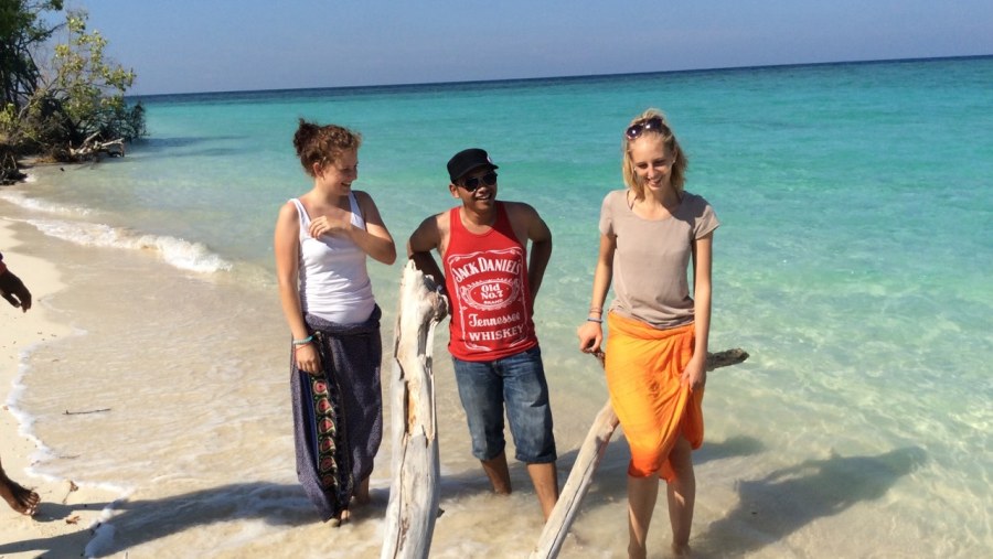 Beach walk with Susi and Sina