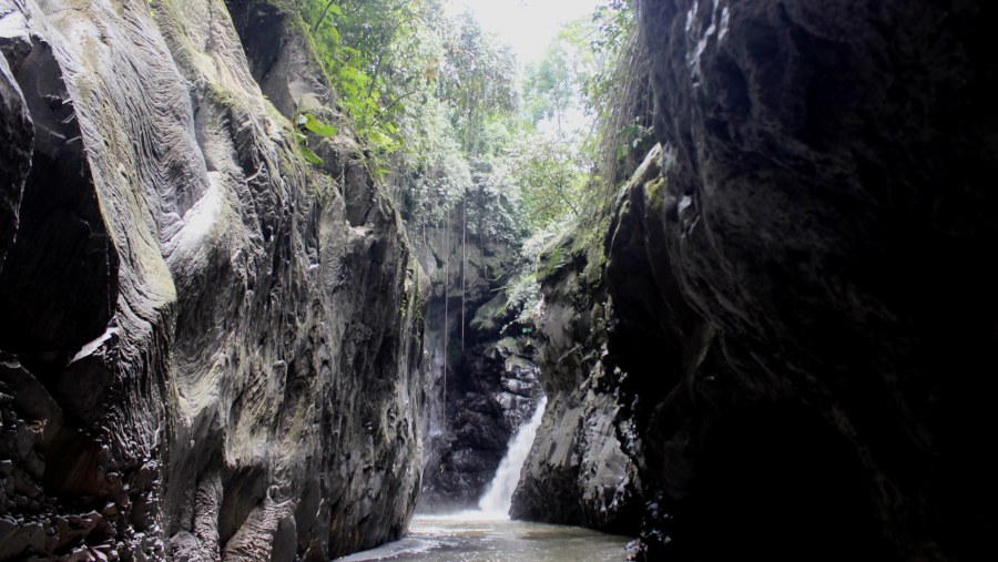 kali Ira waterfall