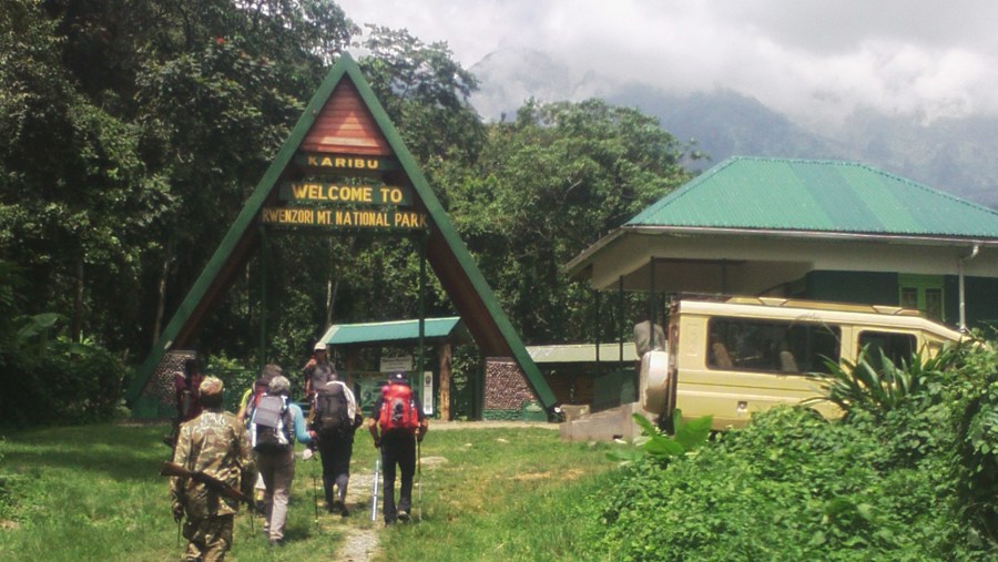 Approaching Rwenzori gate