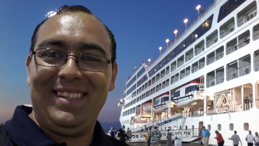 Receiving a cruise ship at Acajutla