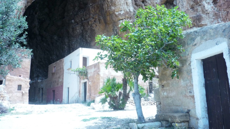 Il Paese nella Grotta (Grotta Mangiapane - Scurati)