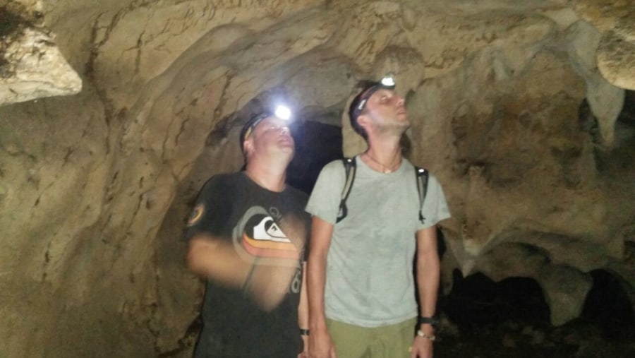 Sightseeing @ Beloyot Cave Merabu