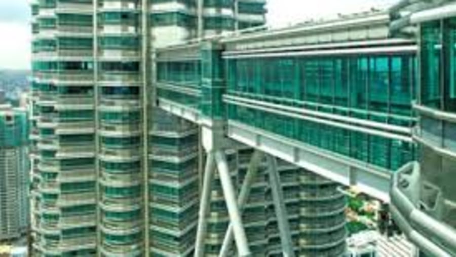 Sky bridge petronas twin towers