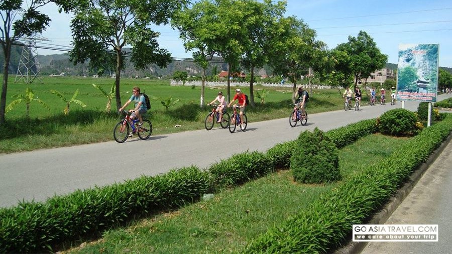 Hoa Lu- Tam Coc one day tour with Biking