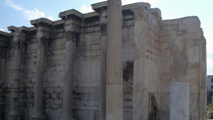 When you walk through the narrow labyrinthine streets lined with houses and mansions from the time of the Turkish occupation and the Neoclassical period (19th c.), you will have the impression of travelling with a “time machine”.