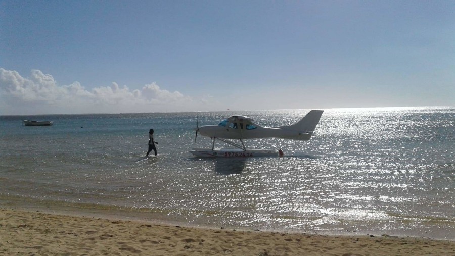 Seaplane /undersea waterfall