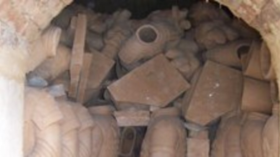 Kiln baking The replica of Terracotta warriors and horses