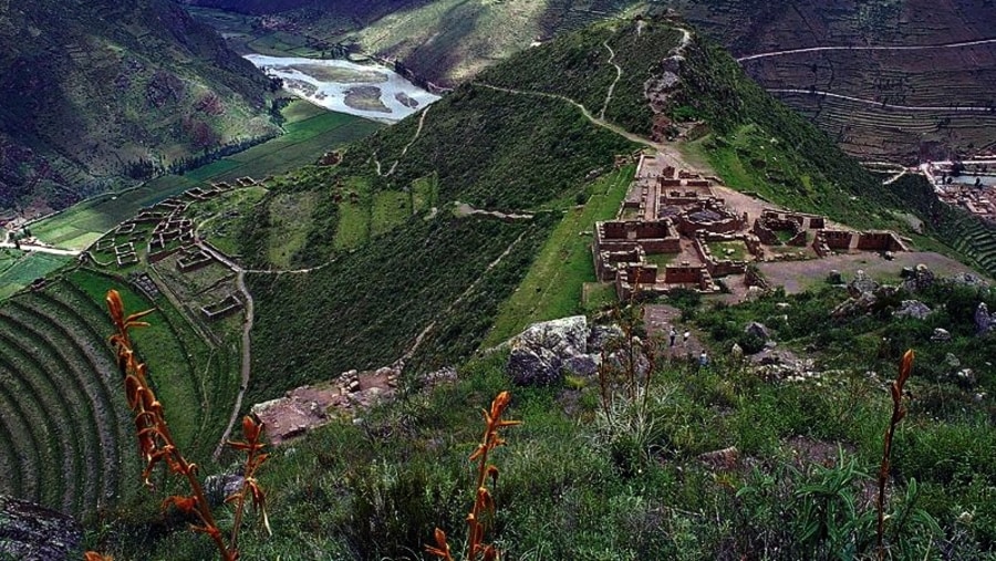 Sacred Valley  have the  most incredible  view of the Urubamba River