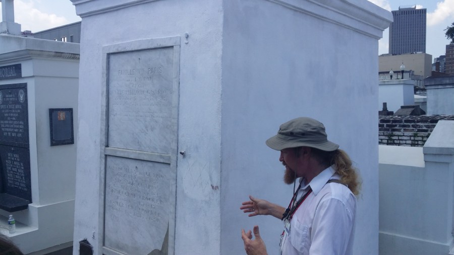 New Orleans cemetery tour