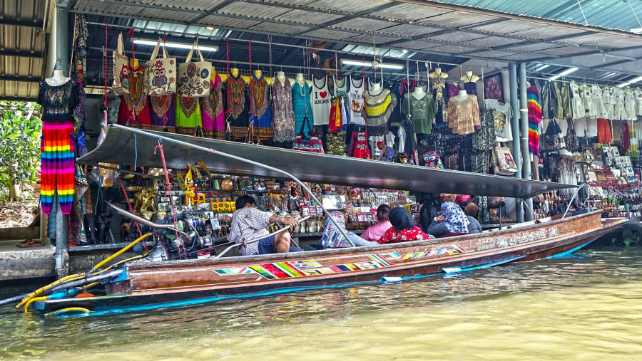 Demon Saduk Floating Market