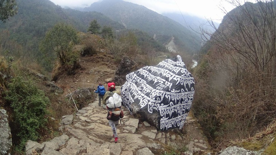 on the way to Phakding: Everest Base Camp trekking trail.