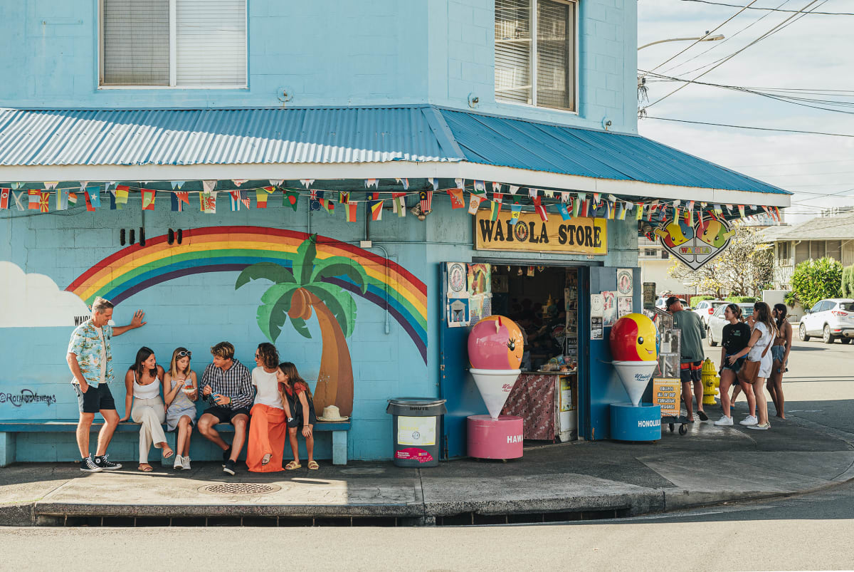 Waikīkī Neighborhood - Family at Waiola Shave Ice
